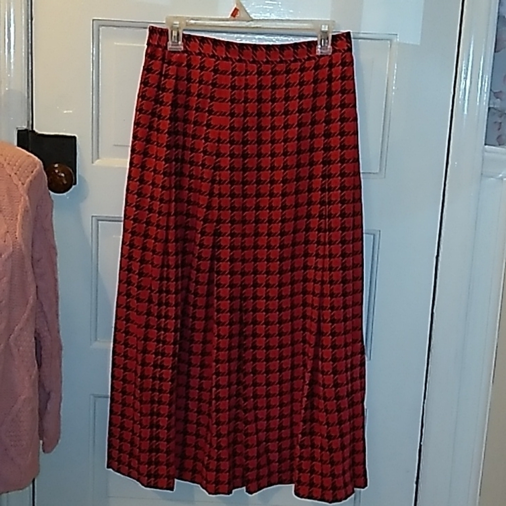 Vintage Tanner 100% silk red black skirt 10